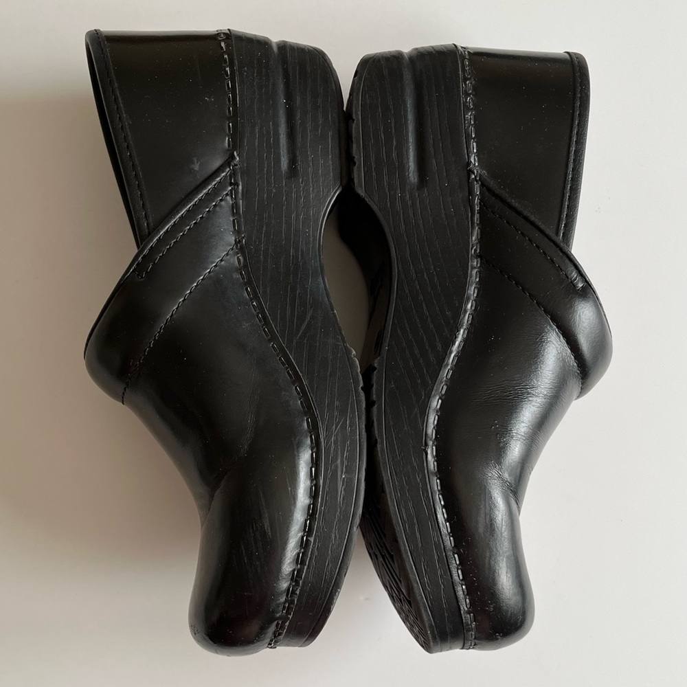 HP 🎉EUC Dansko Women’s Clogs